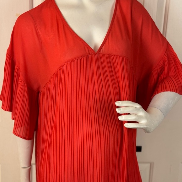 Umgee Red Pleated Batwing Blouse. C34 - Picture 4 of 10